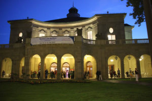 Regentenbau nachts